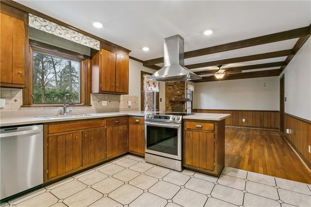 504 Meadowfield RD, Yorktown, VA 23692