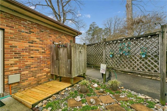 504 Meadowfield RD, Yorktown, VA 23692