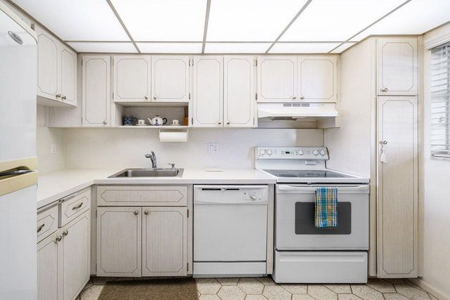 29 Yacht Club Drive 404, North Palm Beach, FL 33408