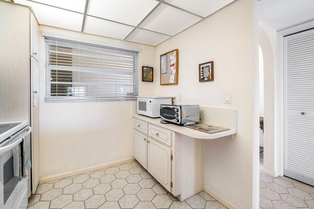 29 Yacht Club Drive 404, North Palm Beach, FL 33408