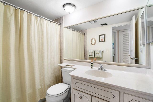 29 Yacht Club Drive 404, North Palm Beach, FL 33408