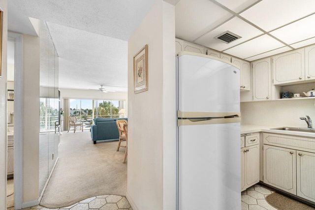 29 Yacht Club Drive 404, North Palm Beach, FL 33408