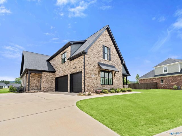 7813 Lake Walk Way, Owens Cross Roads, AL 35763