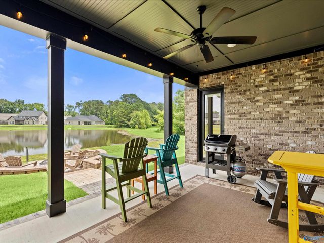 7813 Lake Walk Way, Owens Cross Roads, AL 35763