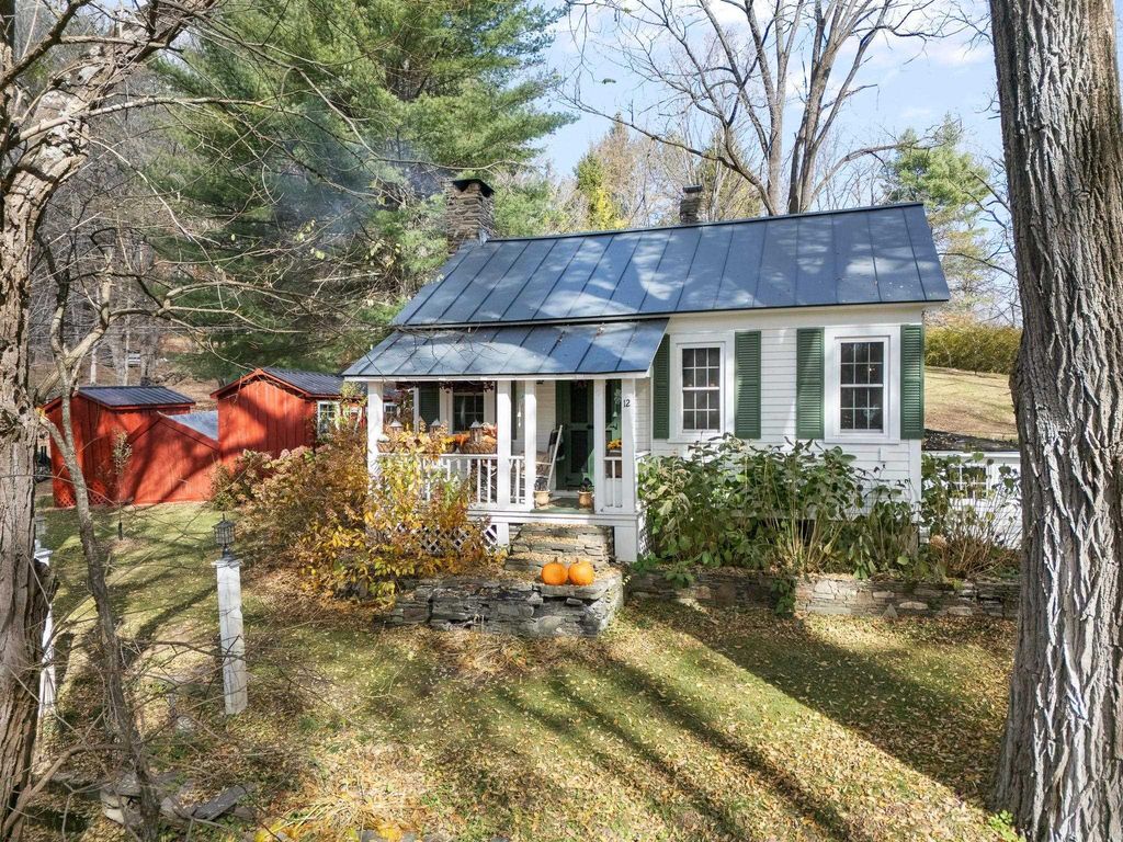 12 Cross Street, Newfane, VT 05345