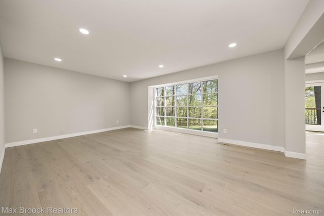 5240 Clarendon Crest Street, Bloomfield Charter Township, MI 48302
