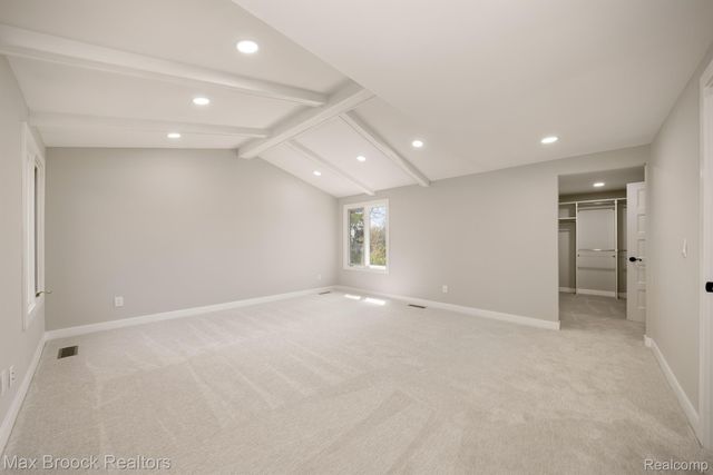 5240 Clarendon Crest Street, Bloomfield Charter Township, MI 48302