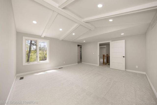 5240 Clarendon Crest Street, Bloomfield Charter Township, MI 48302