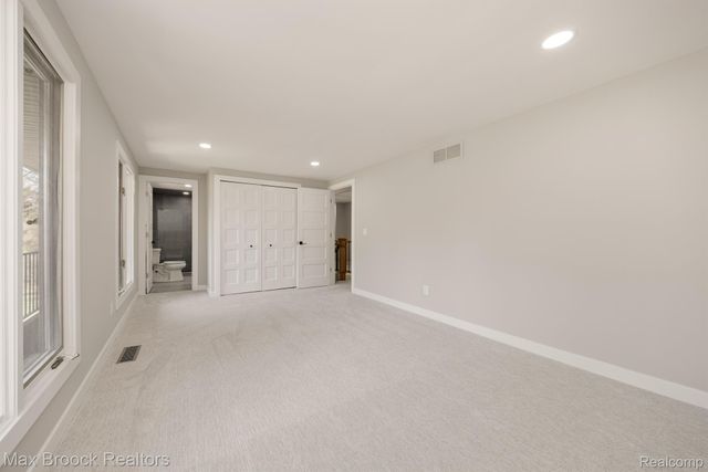 5240 Clarendon Crest Street, Bloomfield Charter Township, MI 48302