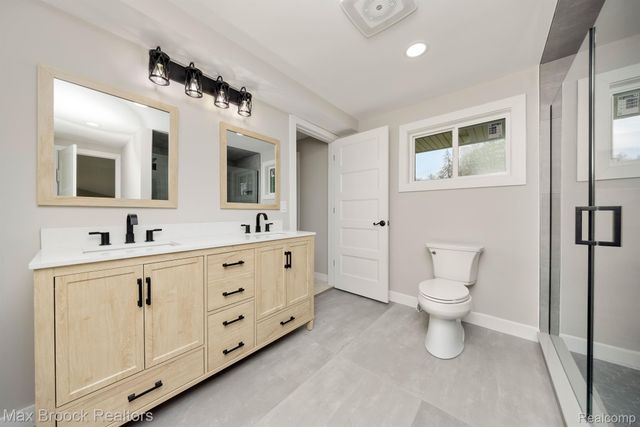 5240 Clarendon Crest Street, Bloomfield Charter Township, MI 48302
