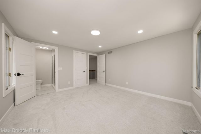5240 Clarendon Crest Street, Bloomfield Charter Township, MI 48302