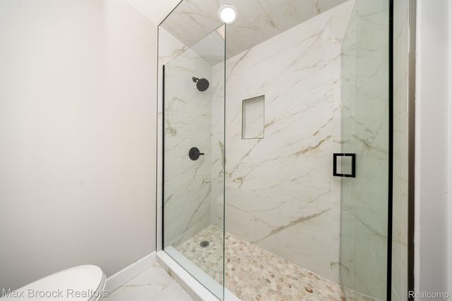 5240 Clarendon Crest Street, Bloomfield Charter Township, MI 48302