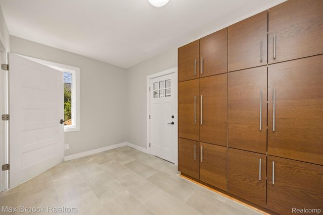 5240 Clarendon Crest Street, Bloomfield Charter Township, MI 48302