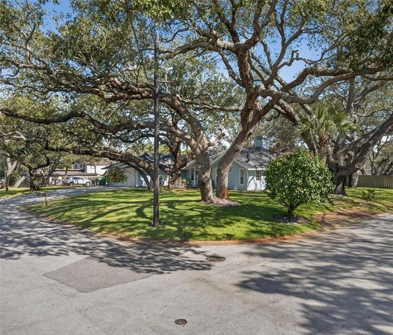 1312 GROVE AVENUE, Tarpon Springs, FL 34689