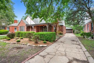121 N Parkwood Ln, Wichita, KS 67208