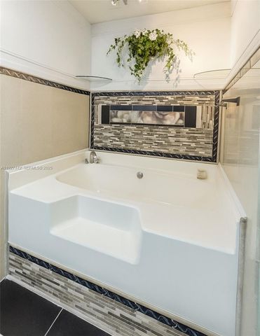 1913 San Remo Cir, Homestead, FL 33035