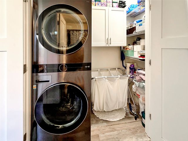 8735 NW 53rd Place, Johnston, IA 50131