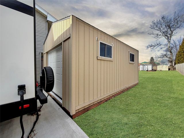 8735 NW 53rd Place, Johnston, IA 50131