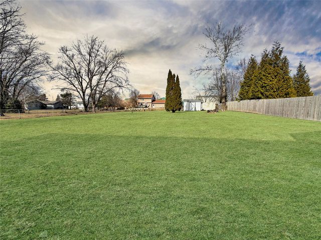 8735 NW 53rd Place, Johnston, IA 50131