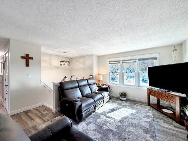 8735 NW 53rd Place, Johnston, IA 50131