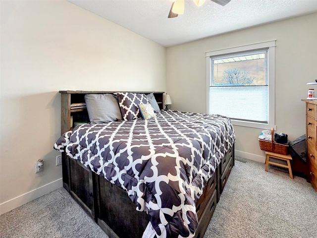 8735 NW 53rd Place, Johnston, IA 50131