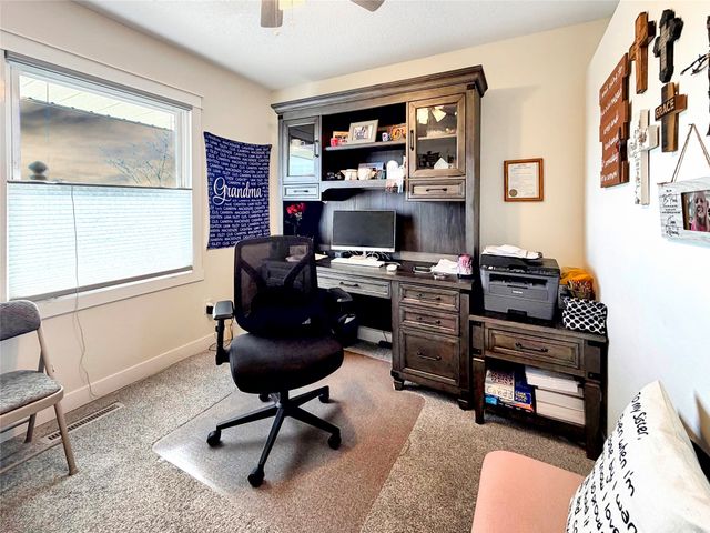 8735 NW 53rd Place, Johnston, IA 50131