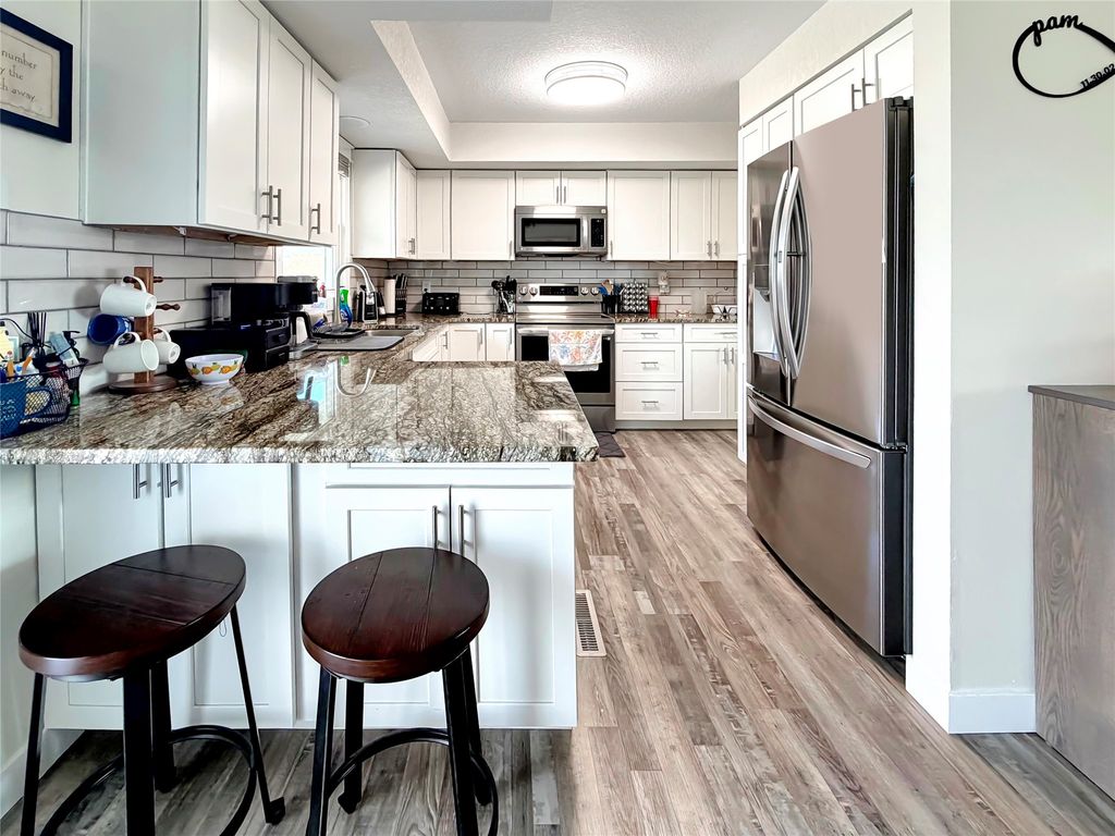 8735 NW 53rd Place, Johnston, IA 50131