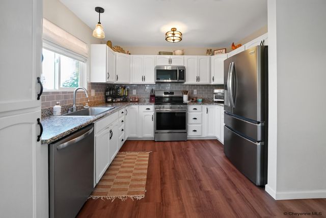1602 SUMMERSET DR, Cheyenne, WY 82001