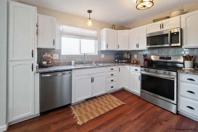 1602 SUMMERSET DR, Cheyenne, WY 82001