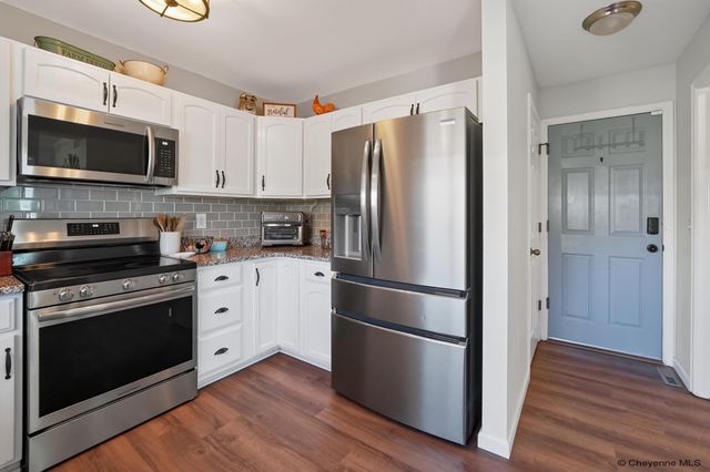 1602 SUMMERSET DR, Cheyenne, WY 82001