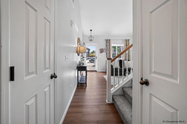 1602 SUMMERSET DR, Cheyenne, WY 82001