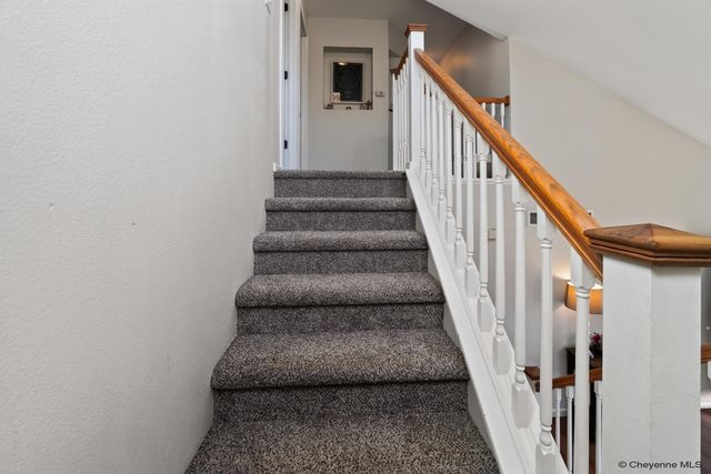 1602 SUMMERSET DR, Cheyenne, WY 82001
