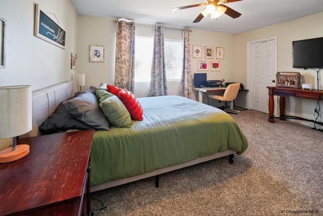 1602 SUMMERSET DR, Cheyenne, WY 82001