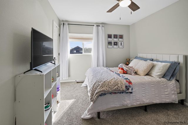 1602 SUMMERSET DR, Cheyenne, WY 82001