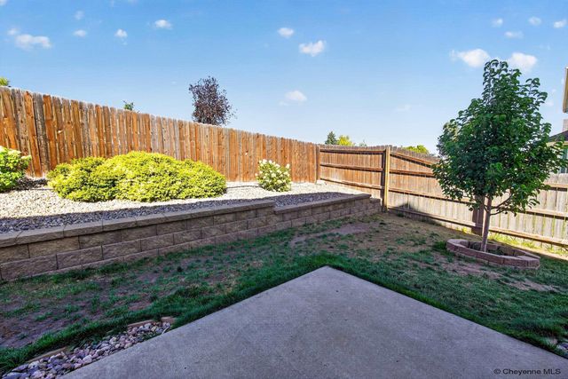 1602 SUMMERSET DR, Cheyenne, WY 82001