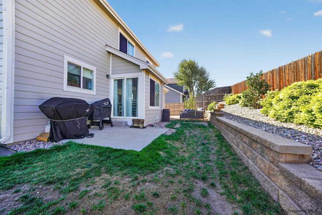 1602 SUMMERSET DR, Cheyenne, WY 82001