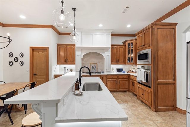 1900 Cobblestone Drive, Shawnee, OK 74804