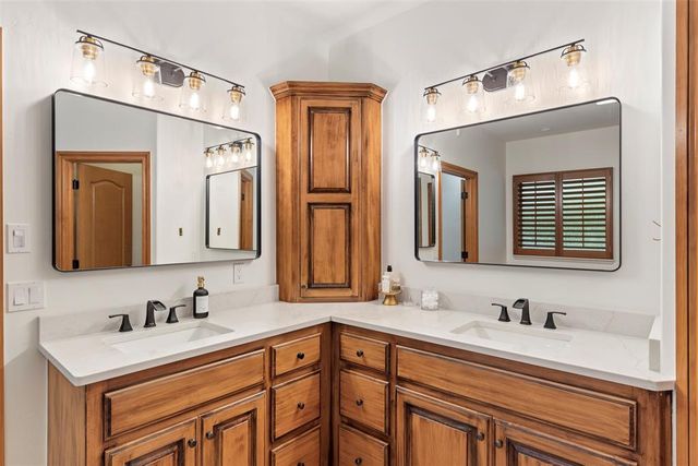 1900 Cobblestone Drive, Shawnee, OK 74804