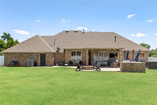 1900 Cobblestone Drive, Shawnee, OK 74804