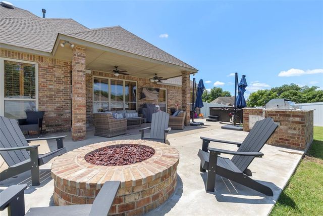 1900 Cobblestone Drive, Shawnee, OK 74804