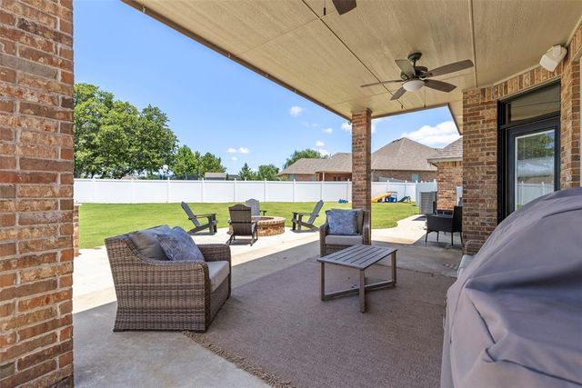 1900 Cobblestone Drive, Shawnee, OK 74804