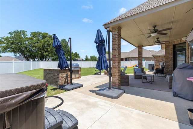 1900 Cobblestone Drive, Shawnee, OK 74804