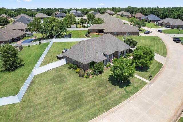 1900 Cobblestone Drive, Shawnee, OK 74804