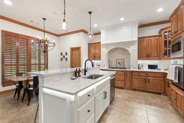 1900 Cobblestone Drive, Shawnee, OK 74804