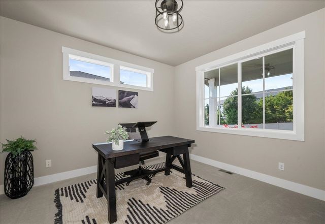 2327 S Fairmont Estates Dr, Greenacres, WA 99016