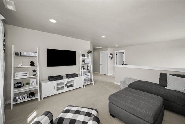 2327 S Fairmont Estates Dr, Greenacres, WA 99016