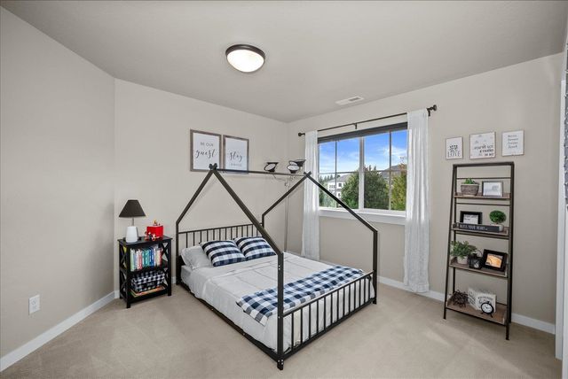 2327 S Fairmont Estates Dr, Greenacres, WA 99016