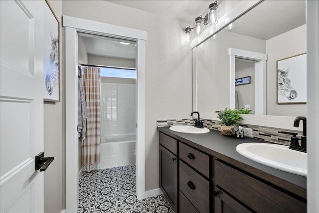2327 S Fairmont Estates Dr, Greenacres, WA 99016