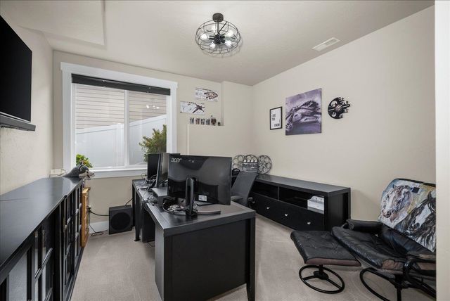 2327 S Fairmont Estates Dr, Greenacres, WA 99016