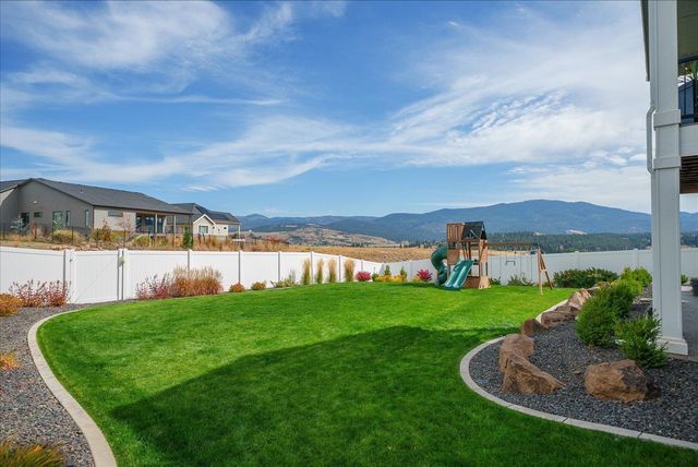 2327 S Fairmont Estates Dr, Greenacres, WA 99016